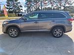 Used 2018 Toyota Highlander SE for sale #17198 - photo 2