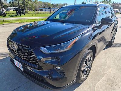 Used 2021 Toyota Highlander - photo 1