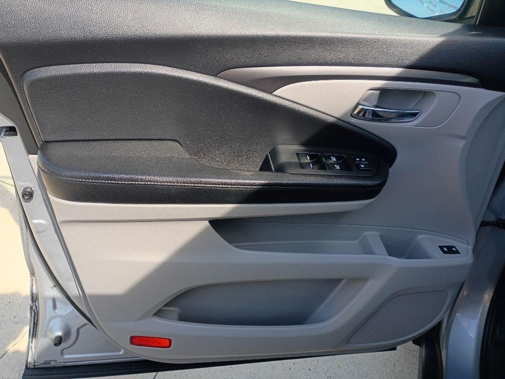 Used 2017 Honda Pilot - photo 8