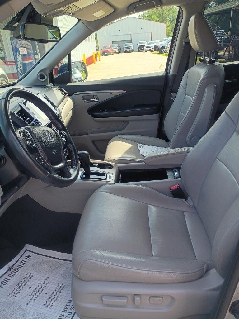 Used 2017 Honda Pilot - photo 9