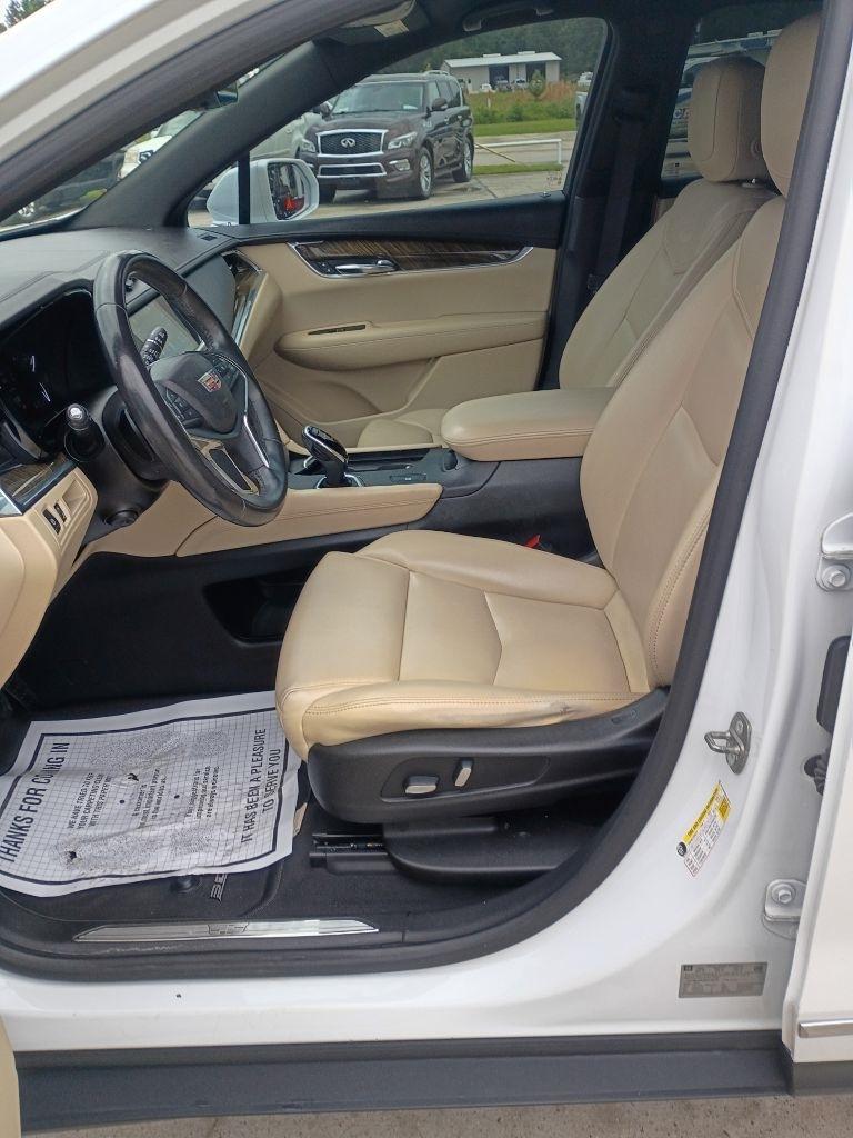 Used 2017 Cadillac XT5 - photo 10