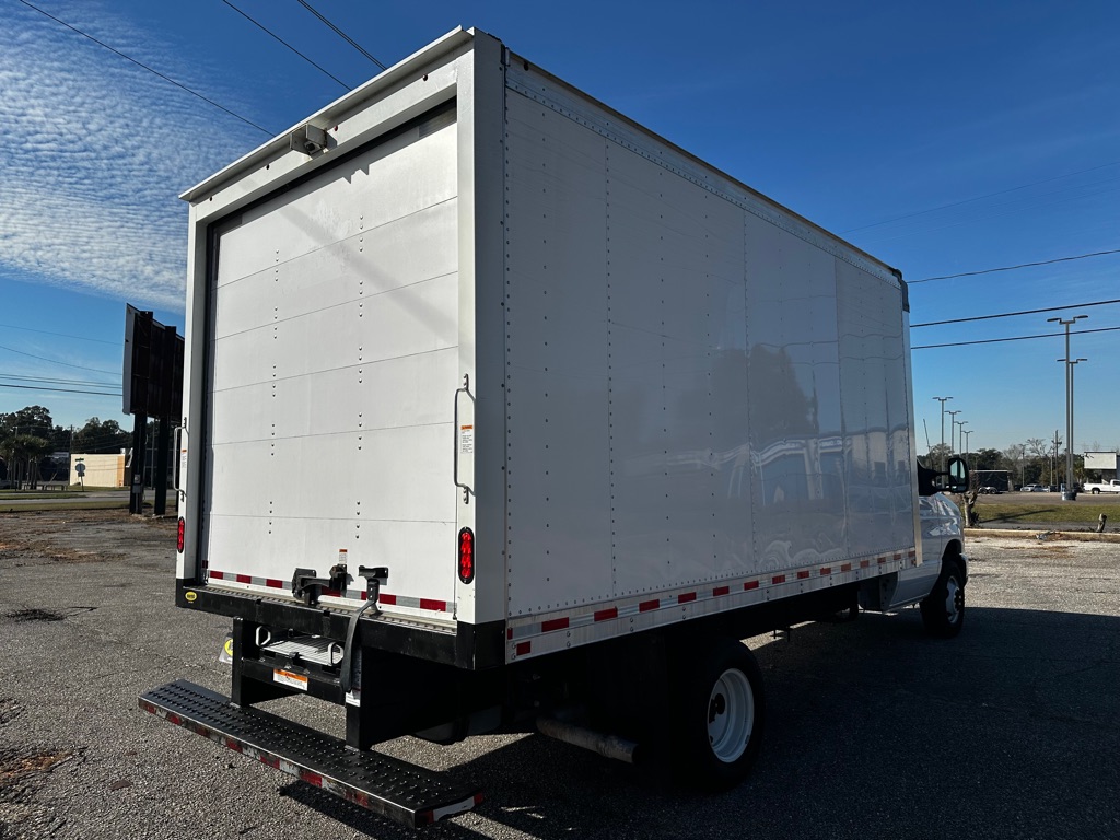 Used 2024 Ford E-450 - photo 8
