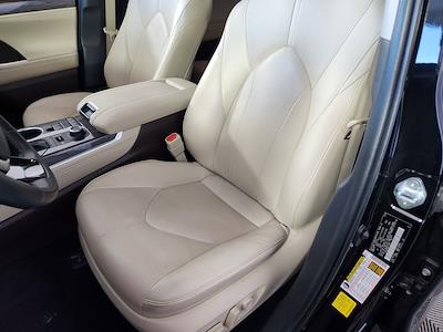 Used 2022 Toyota Highlander - photo 1