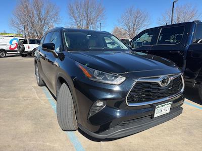 Used 2022 Toyota Highlander - photo 1