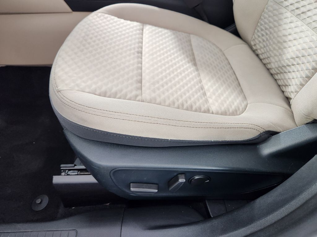 Used 2020 Ford Escape - photo 10