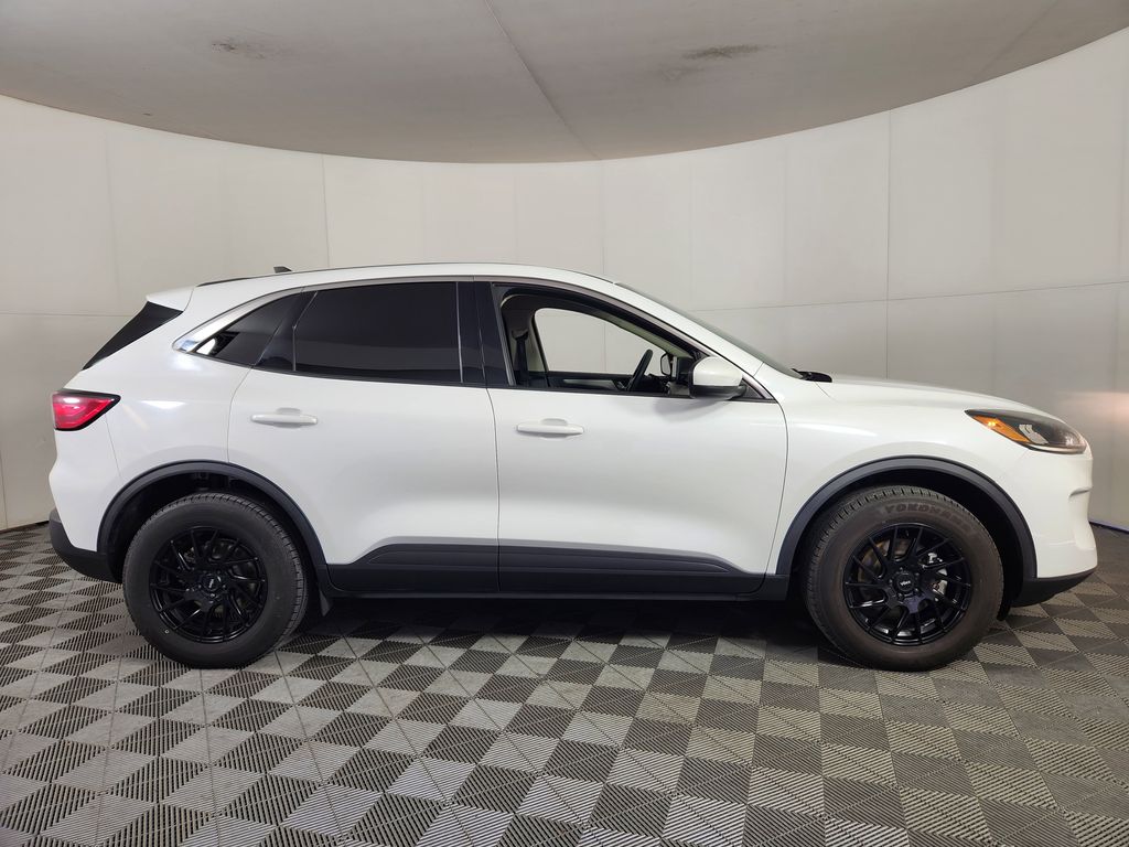 Used 2020 Ford Escape - photo 5