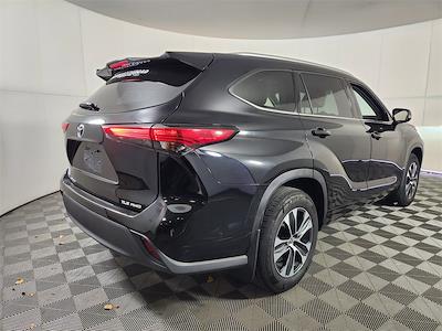 Used 2021 Toyota Highlander XLE for sale #MV45587 - photo 2
