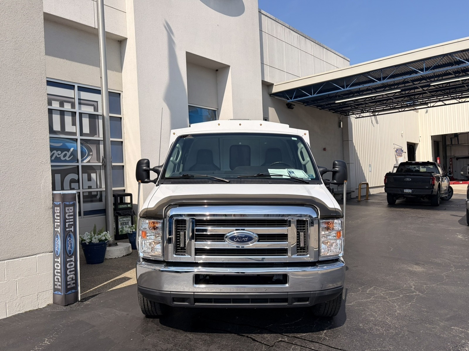 Used 2013 Ford E-350 - photo 2