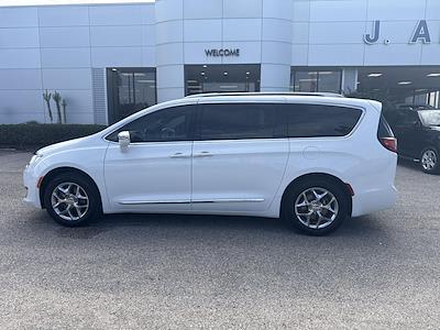 2019 Chrysler Pacifica FWD Minivan for sale #F03177B - photo 2