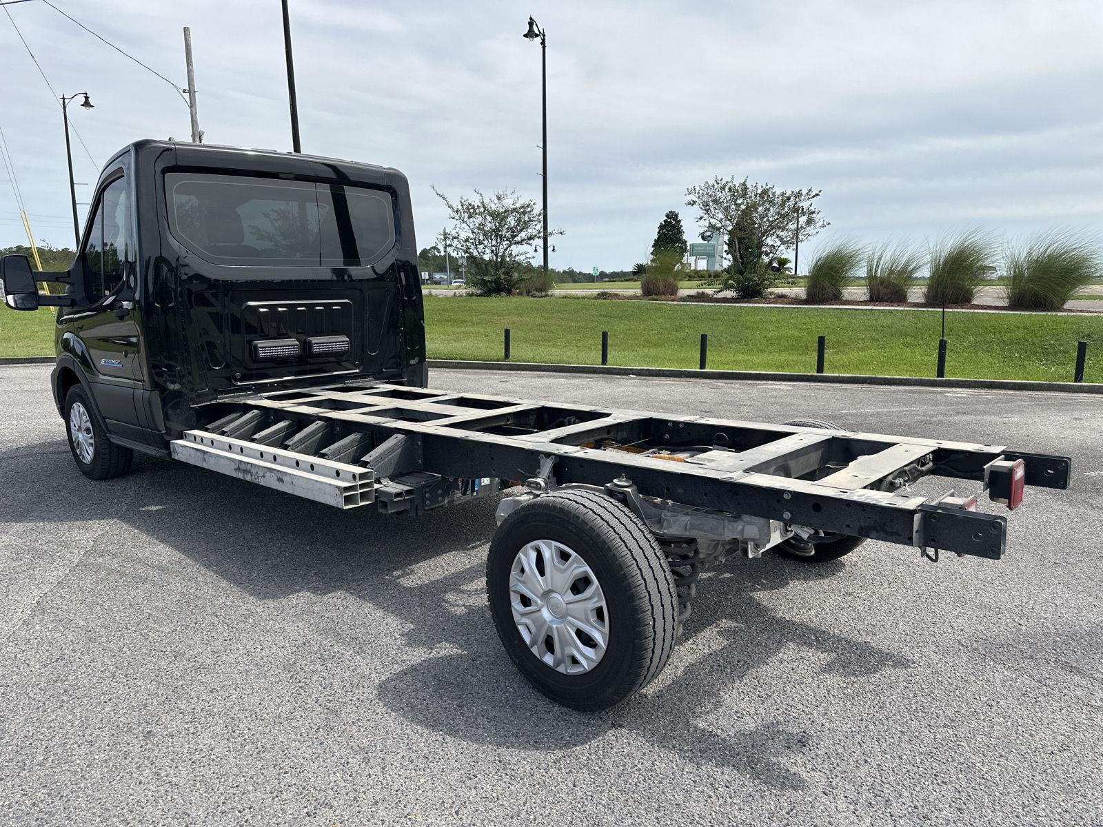Used 2023 Ford E-Transit 350 - photo 2