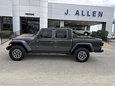 Used 2024 Jeep Gladiator - photo 1