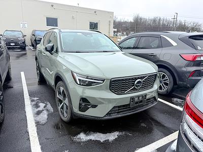 Used 2024 Volvo XC40 - photo 1