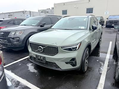 Used 2024 Volvo XC40 - photo 1