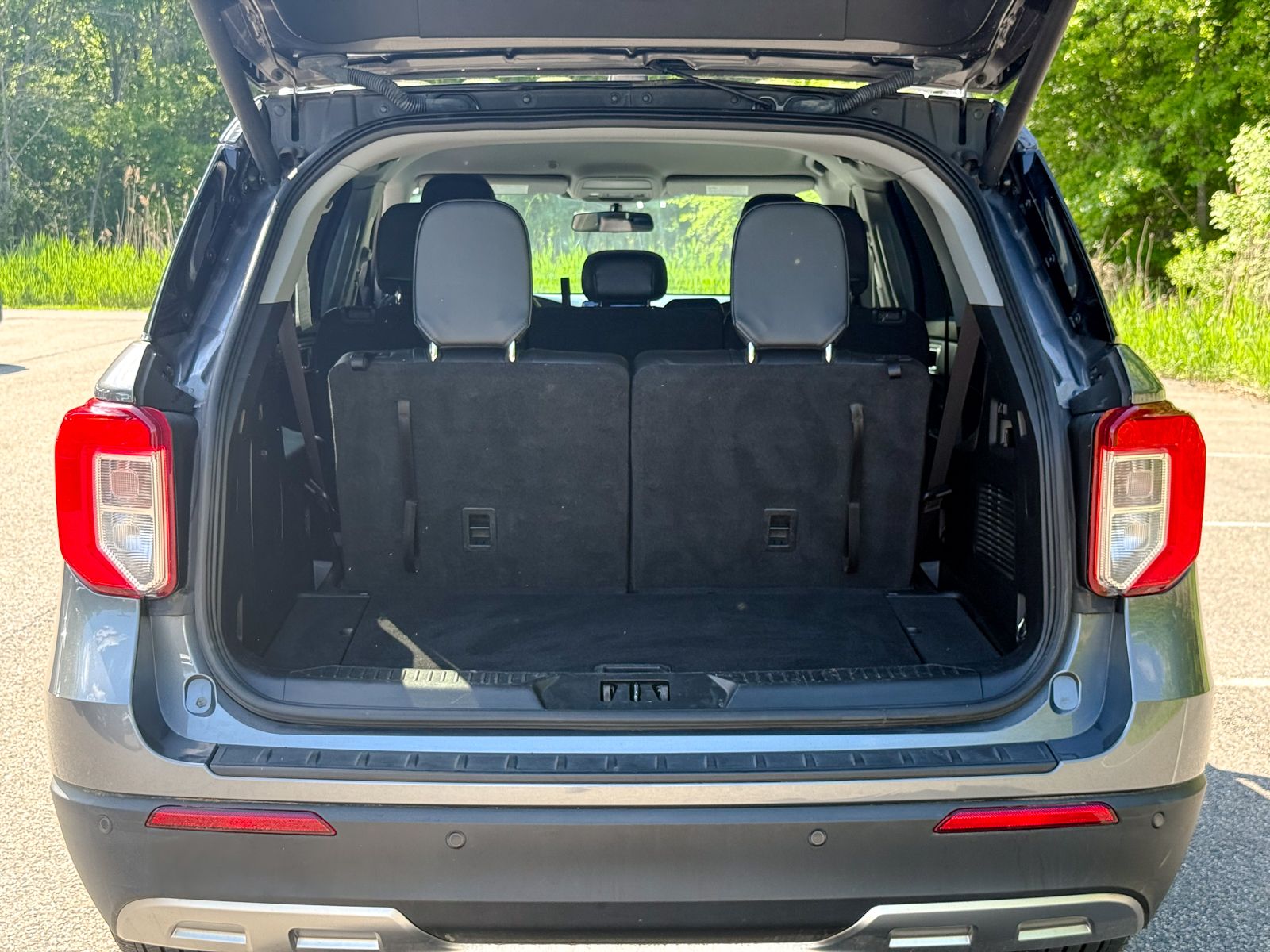 Used 2022 Ford Explorer - photo 2