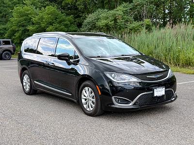 2018 Chrysler Pacifica FWD Minivan for sale #LU5573F - photo 1
