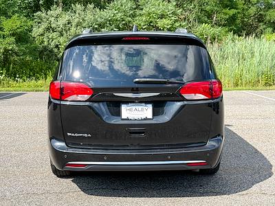 2018 Chrysler Pacifica FWD Minivan for sale #LU5573F - photo 2