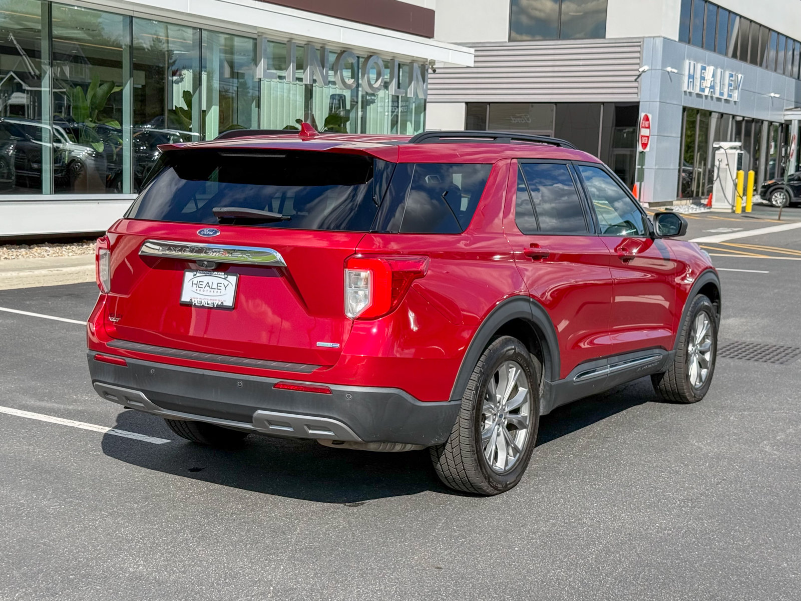 Used 2020 Ford Explorer - photo 2