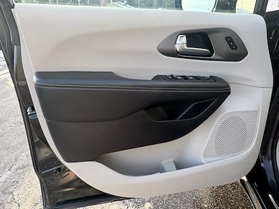 Used 2022 Chrysler Pacifica Touring L Minivan for sale #34546P - photo 2