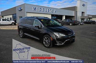 Used 2017 Chrysler Pacifica - photo 1