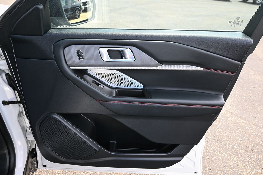 Used 2025 Ford Explorer - photo 28