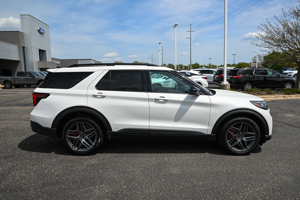 Used 2025 Ford Explorer - photo 3
