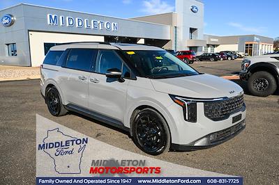 Used 2025 Kia Carnival - photo 1