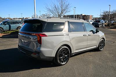 Used 2025 Kia Carnival - photo 1