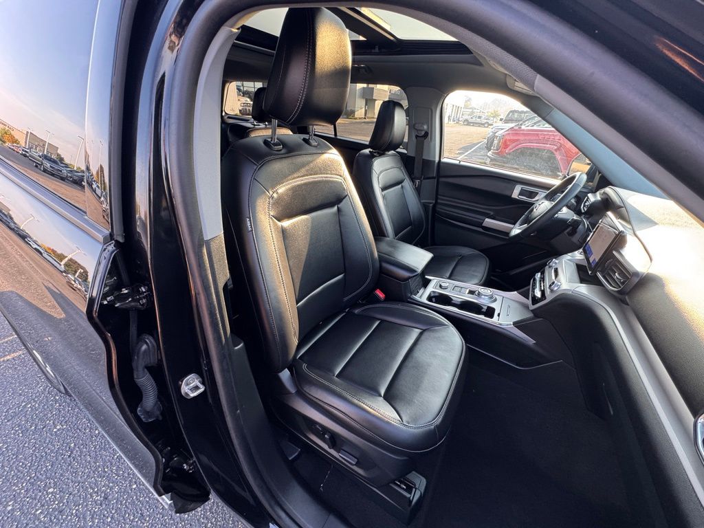Used 2023 Ford Explorer - photo 18