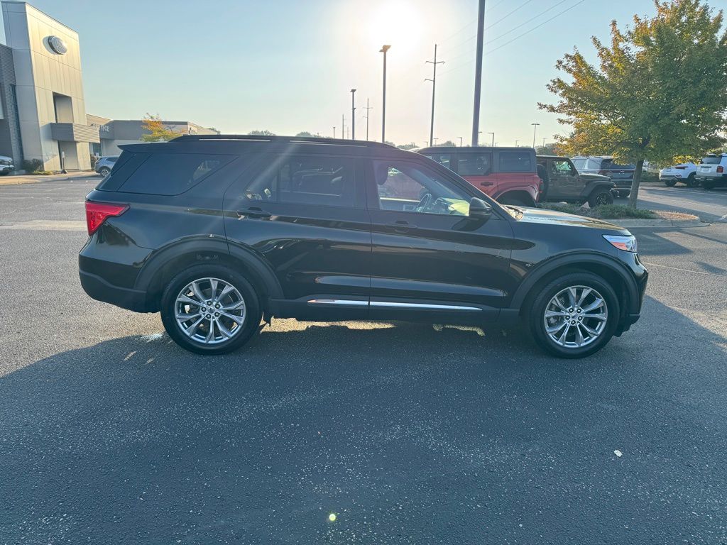 Used 2023 Ford Explorer - photo 2
