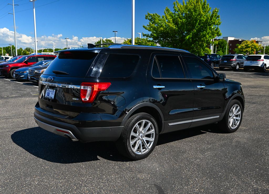 Used 2017 Ford Explorer - photo 2