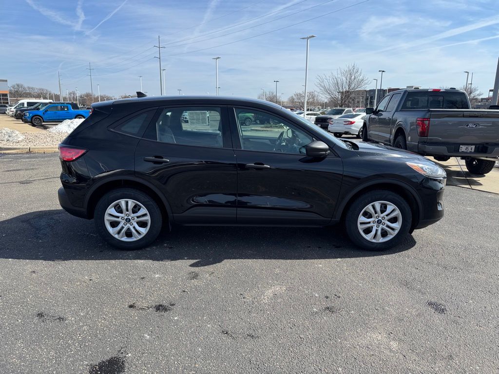 Used 2022 Ford Escape - photo 2