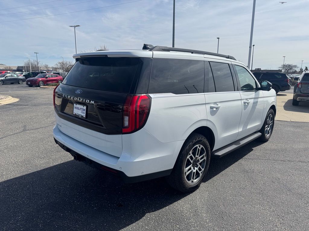 Used 2025 Ford Expedition - photo 5