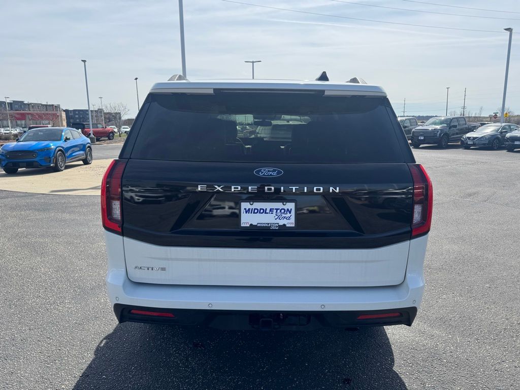 Used 2025 Ford Expedition - photo 6