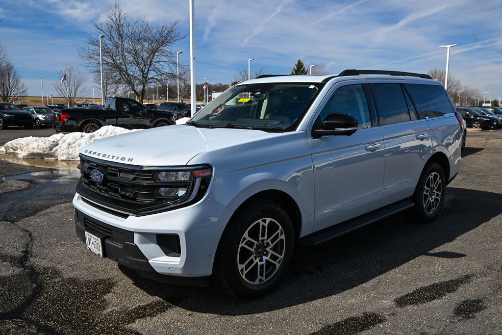 Used 2025 Ford Expedition - photo 10