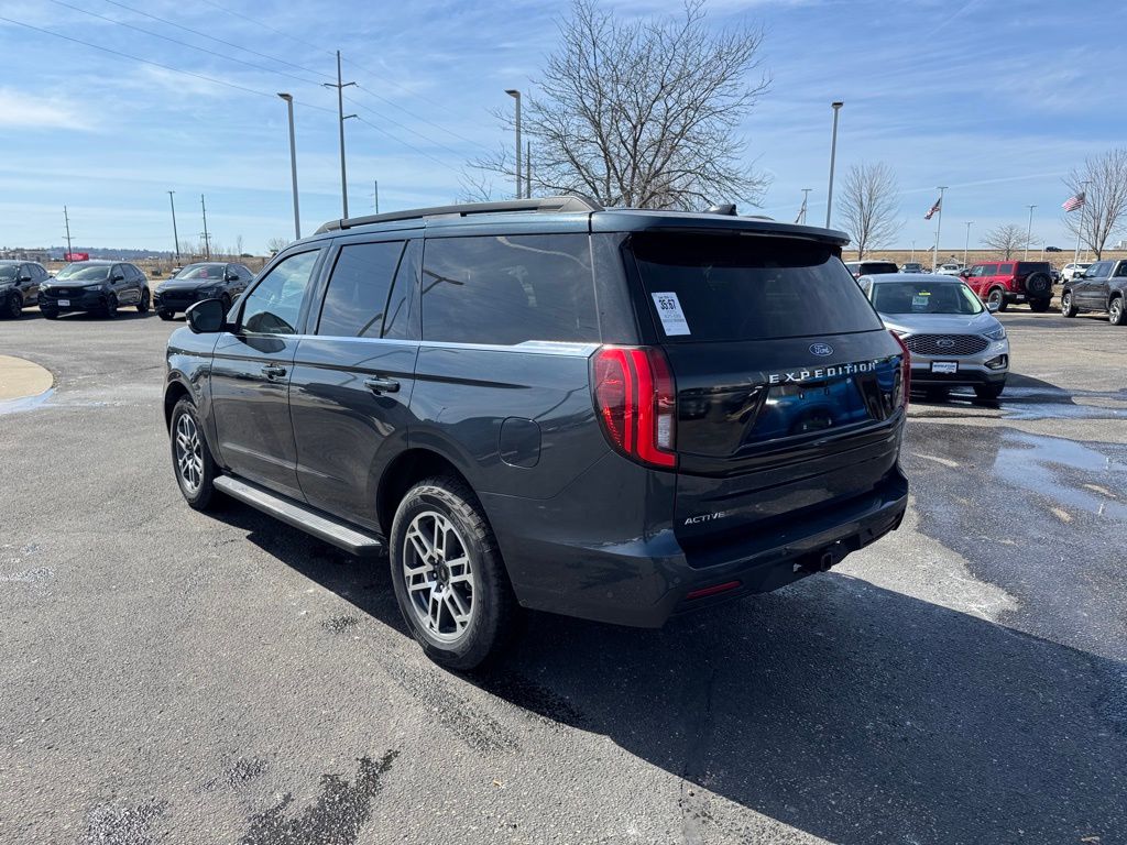 Used 2025 Ford Expedition - photo 5
