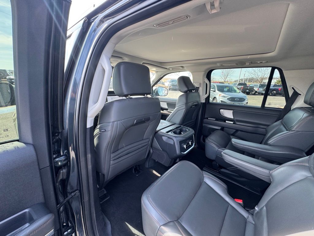 Used 2025 Ford Expedition - photo 11