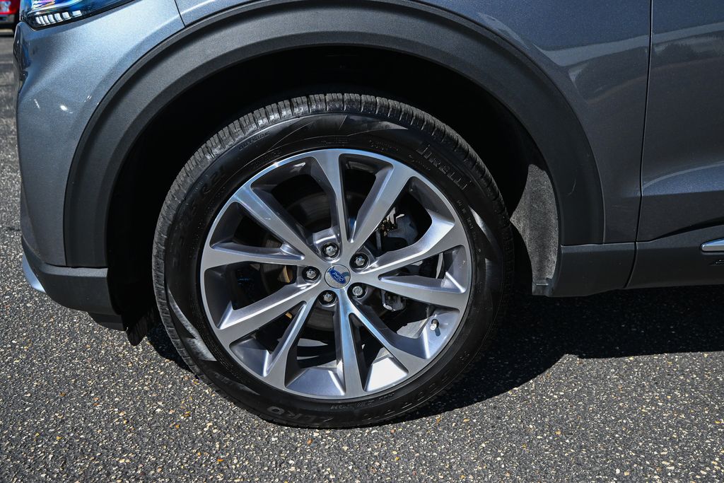 Used 2025 Ford Explorer - photo 8
