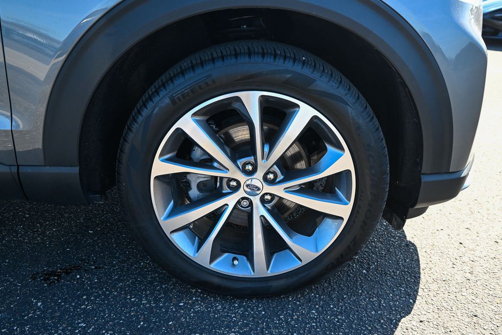 Used 2025 Ford Explorer - photo 11