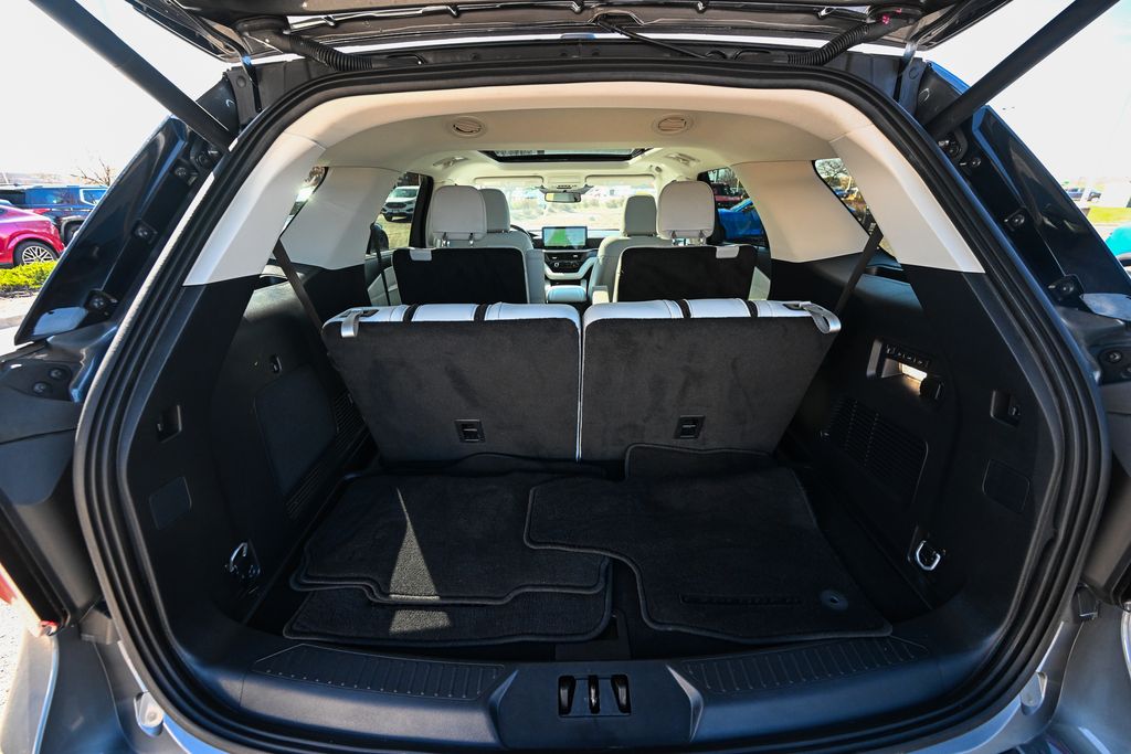 Used 2025 Ford Explorer - photo 12