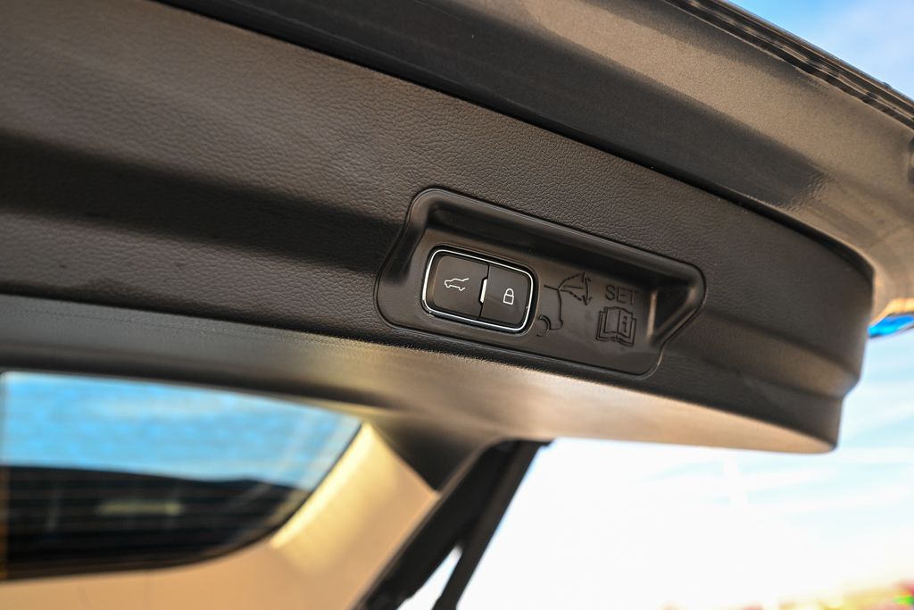 Used 2025 Ford Explorer - photo 13