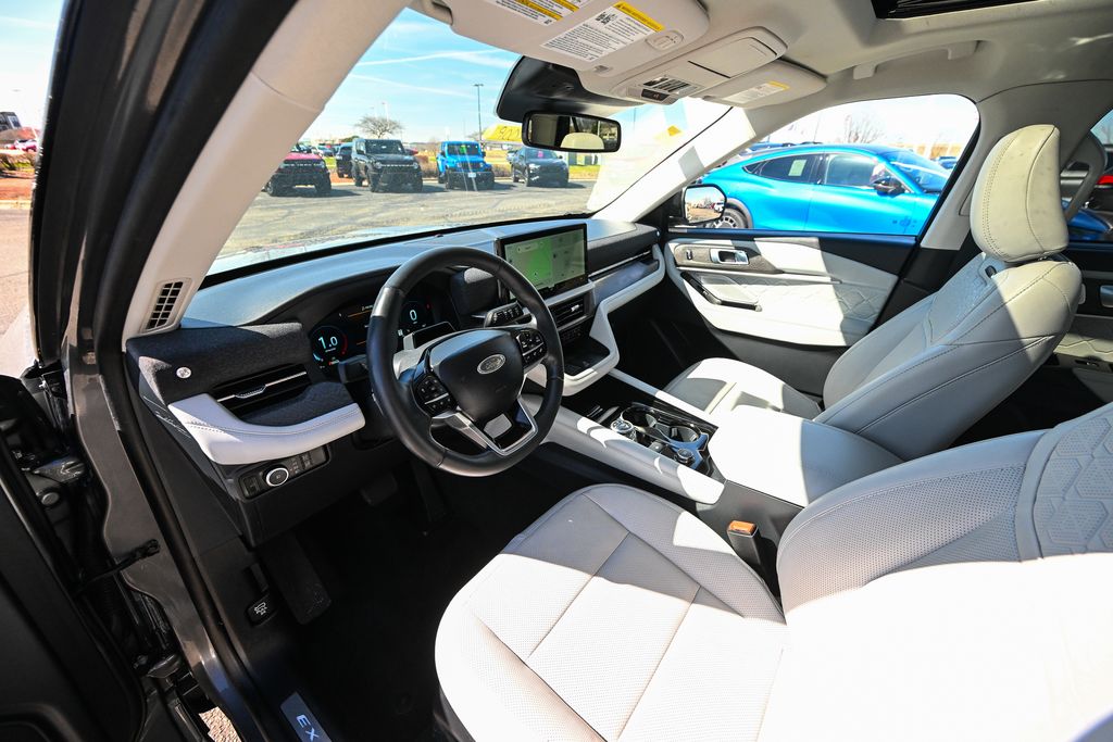 Used 2025 Ford Explorer - photo 14