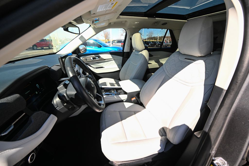 Used 2025 Ford Explorer - photo 15