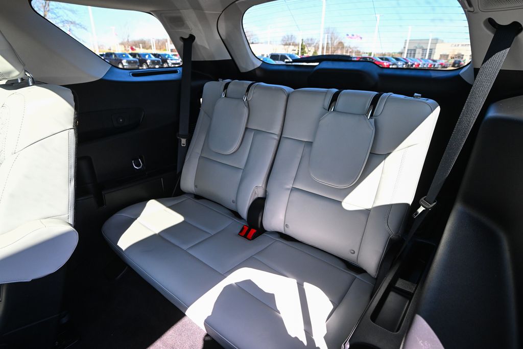 Used 2025 Ford Explorer - photo 17