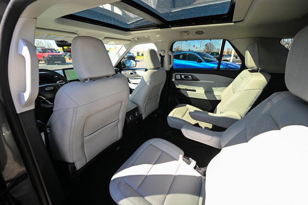 Used 2025 Ford Explorer - photo 18