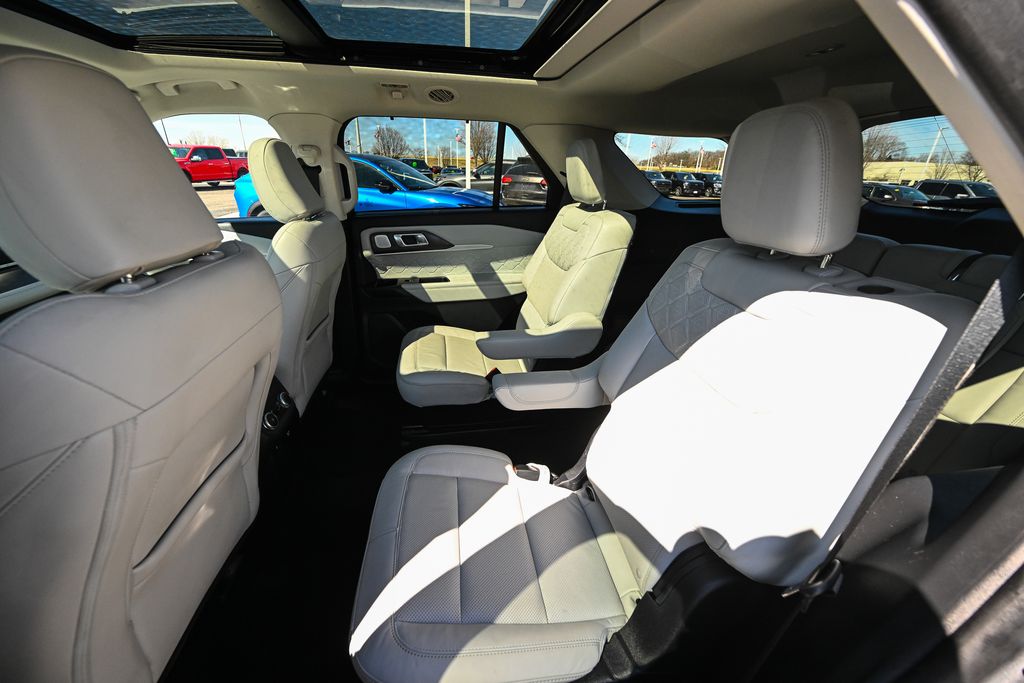 Used 2025 Ford Explorer - photo 19