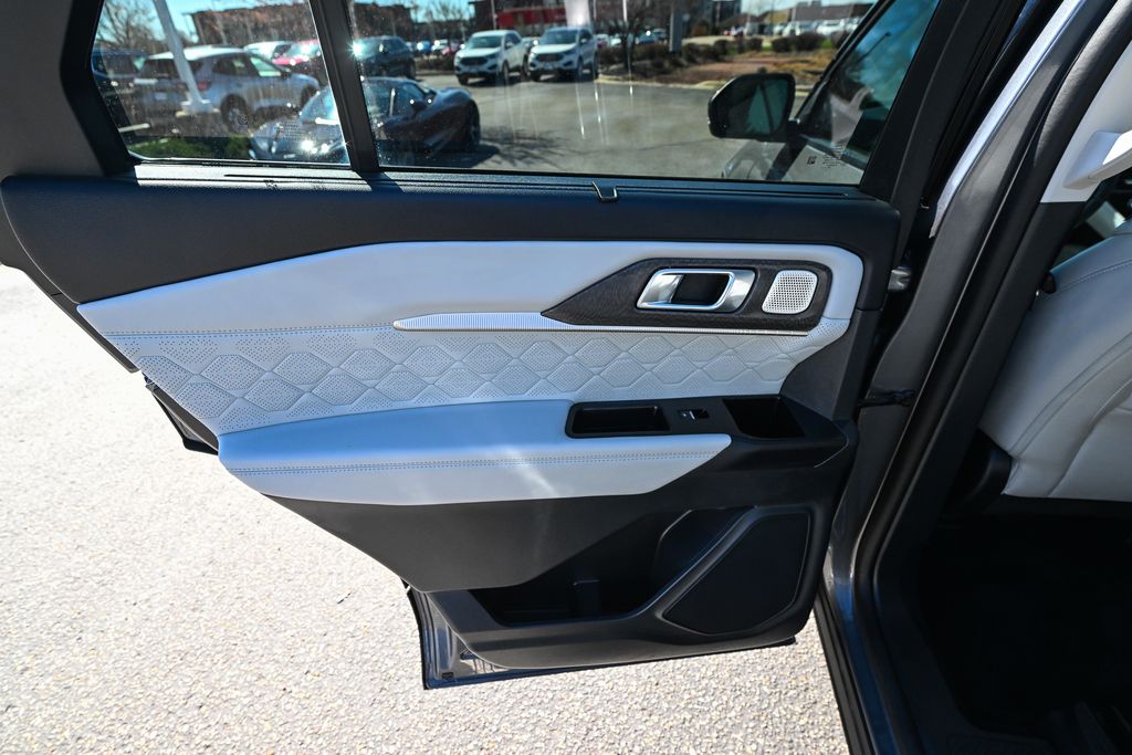 Used 2025 Ford Explorer - photo 20