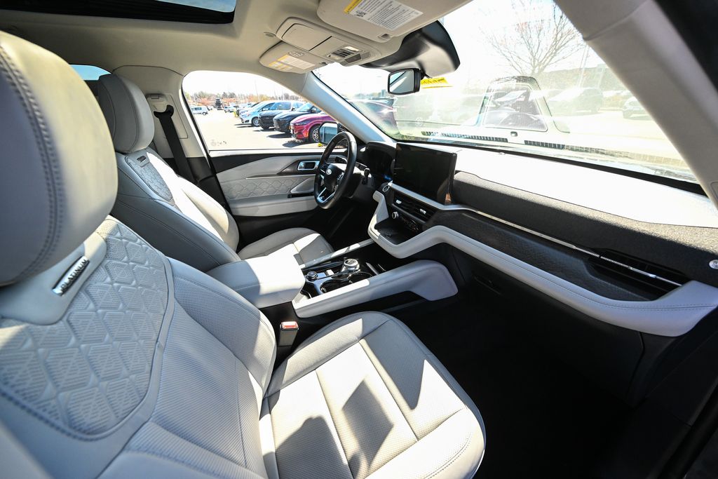 Used 2025 Ford Explorer - photo 21