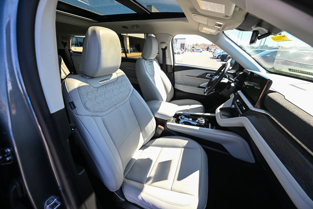 Used 2025 Ford Explorer - photo 22