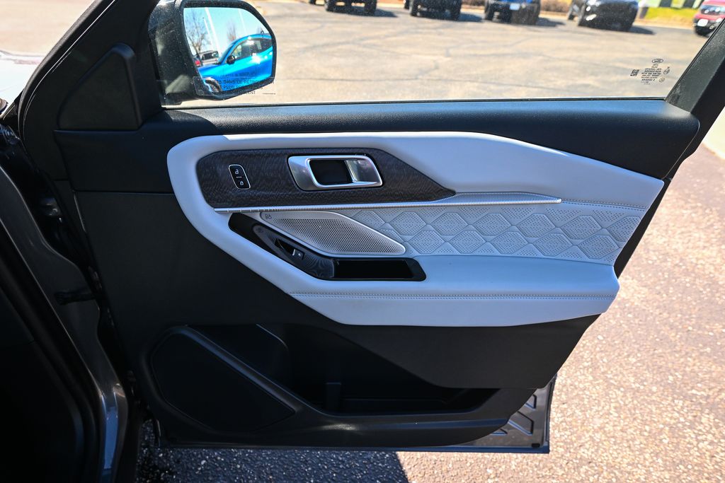 Used 2025 Ford Explorer - photo 23