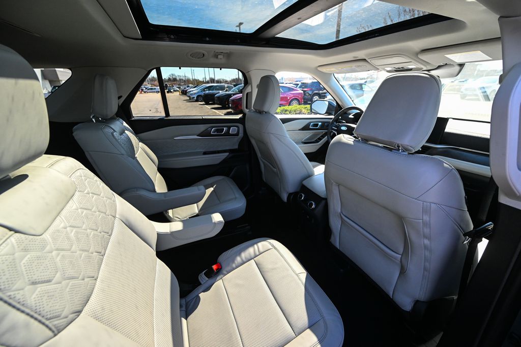 Used 2025 Ford Explorer - photo 24